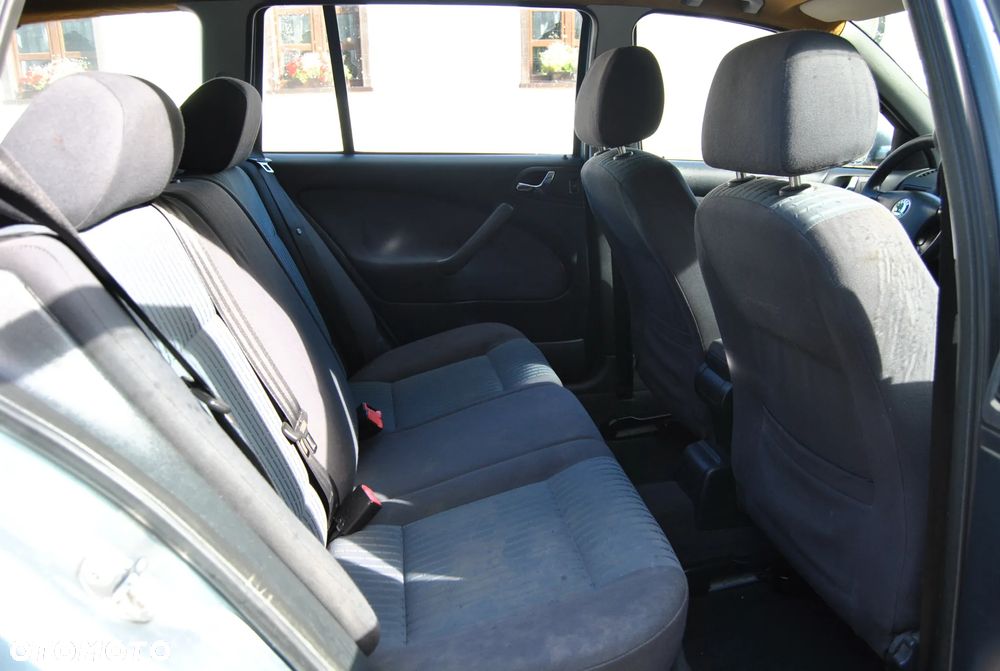 Skoda Octavia 1.6 Combi Ambiente - 8