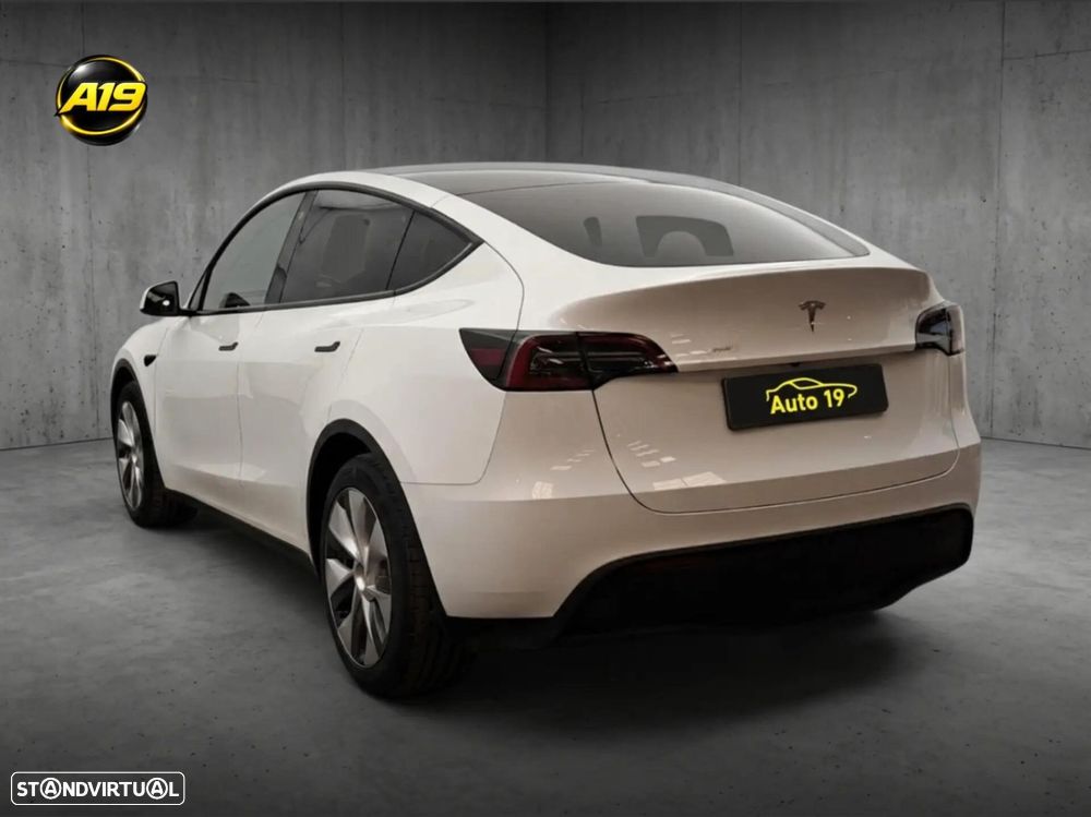 Tesla Model Y - 4