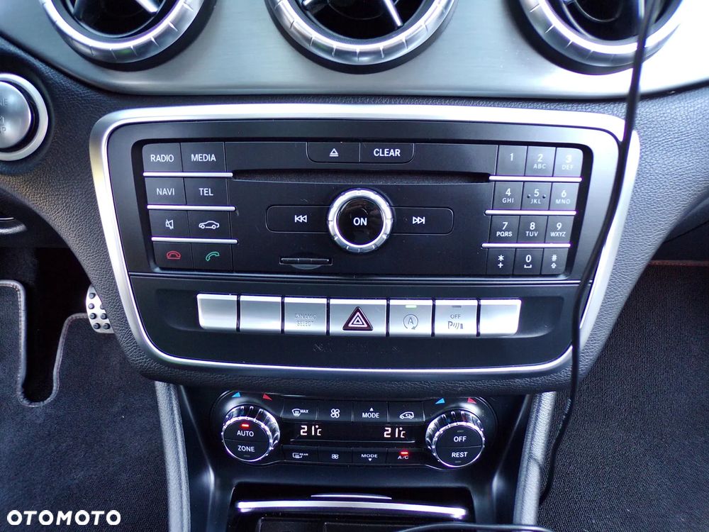 Mercedes-Benz CLA 250 4-Matic AMG Line - 24