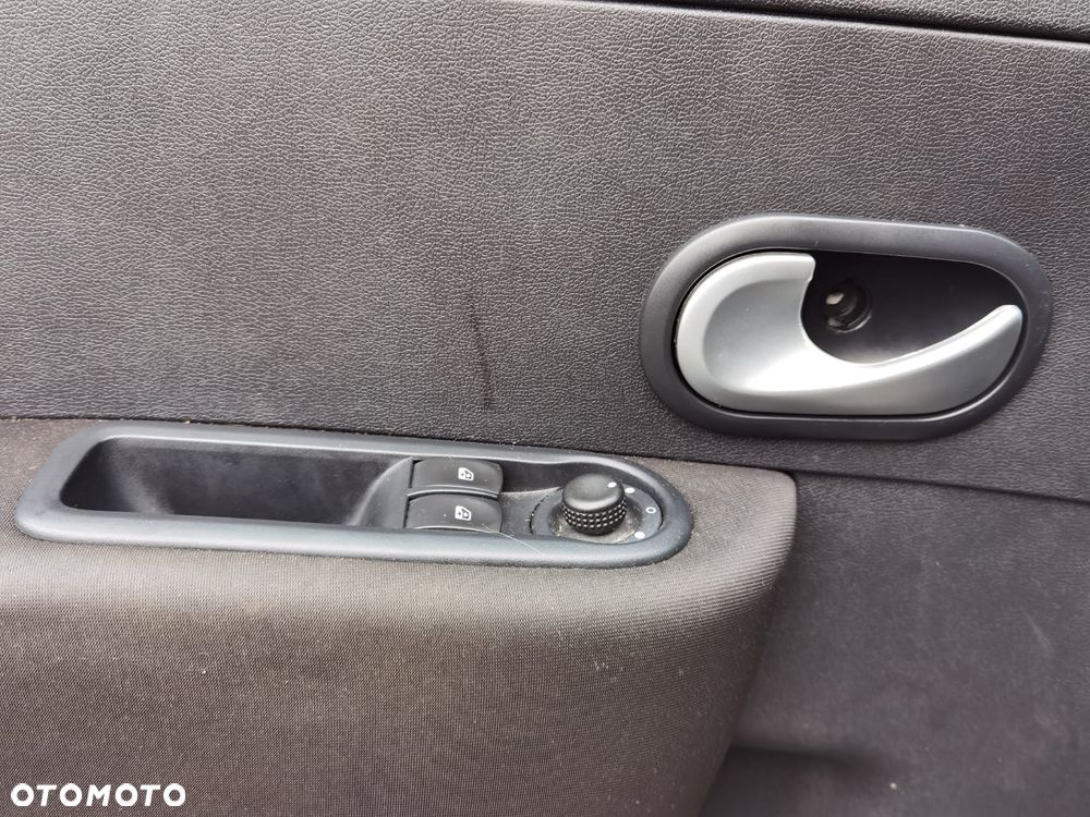 Renault Clio 1.2 16V 75 Dynamique - 11