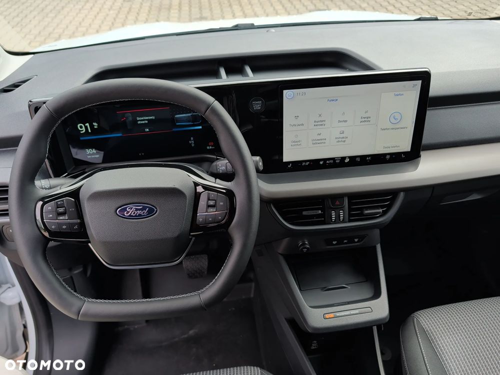 Ford Transit Courier - 13