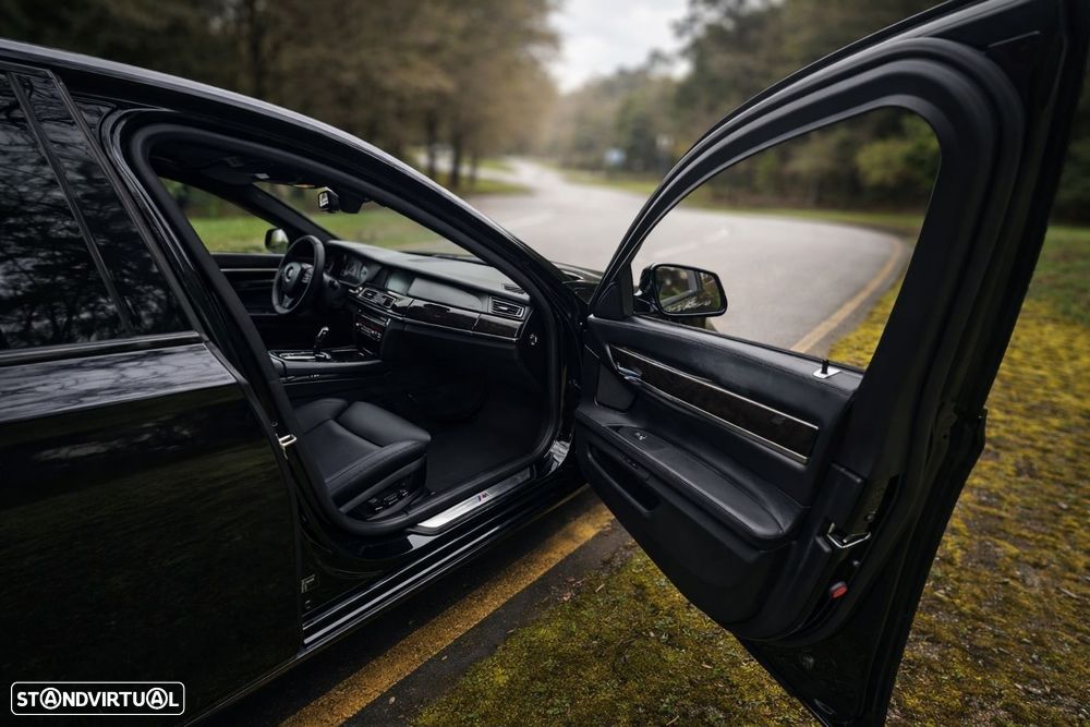 BMW 740 d Pack M - 29