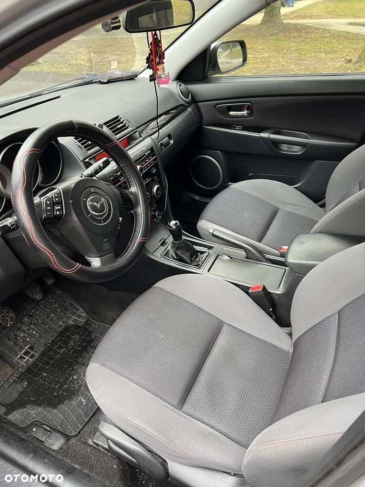 Mazda 3 1.6 Active + - 4