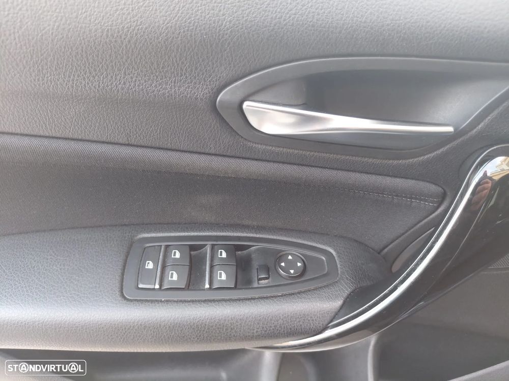 BMW 116 d Line Luxury Auto - 4