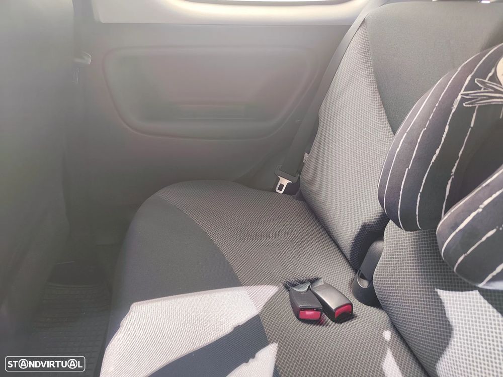 Toyota Yaris 1.0 Sol MMT AC - 16