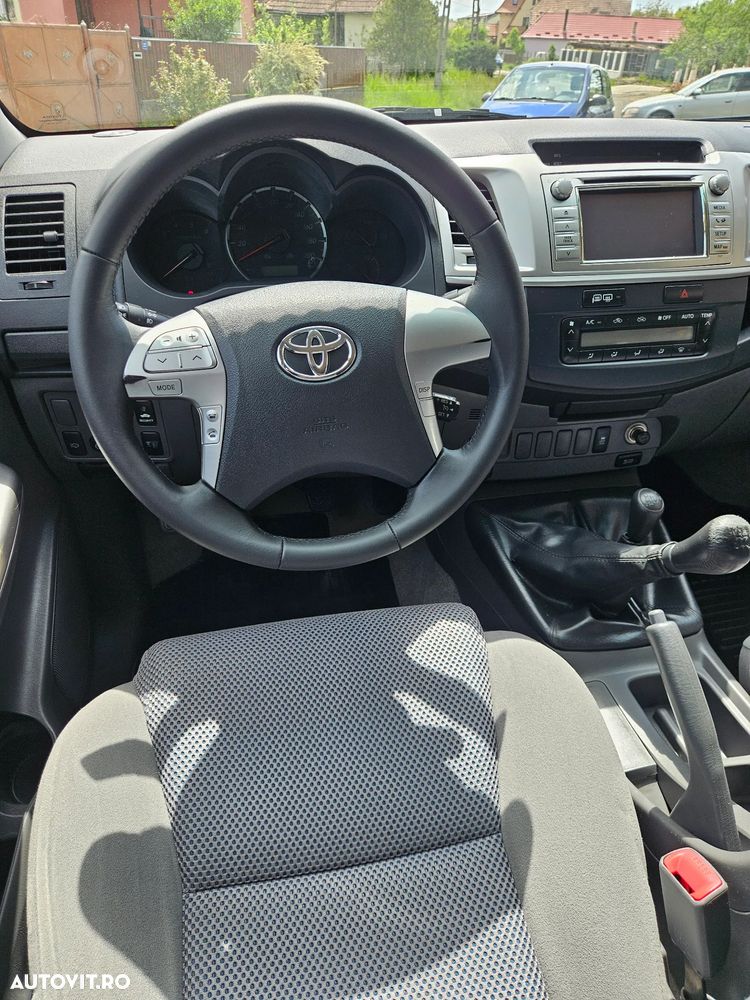 Toyota Hilux 4x4 Double Cab Executive - 5