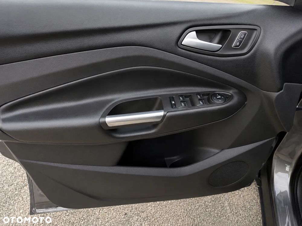 Ford Kuga 1.6 EcoBoost 2x4 Titanium - 12