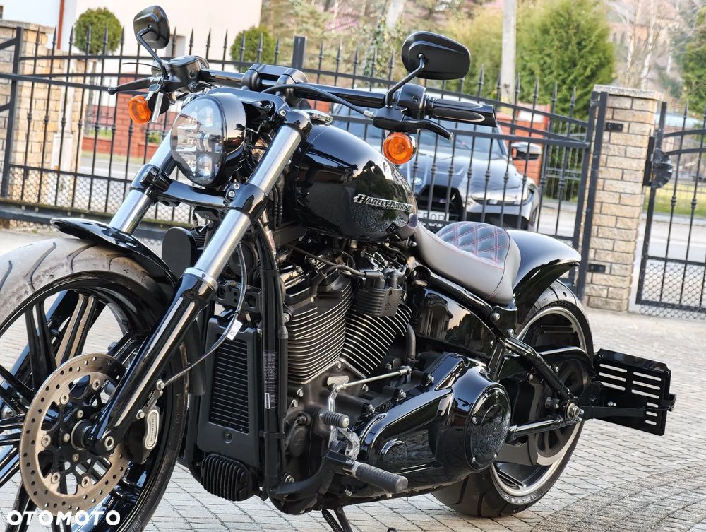 Harley-Davidson Softail Breakout - 29