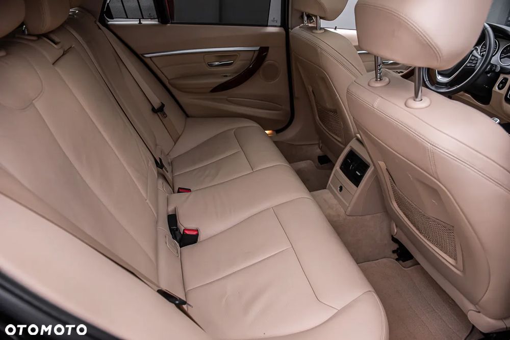 BMW Seria 3 320i Touring Edition Luxury Line Purity - 32
