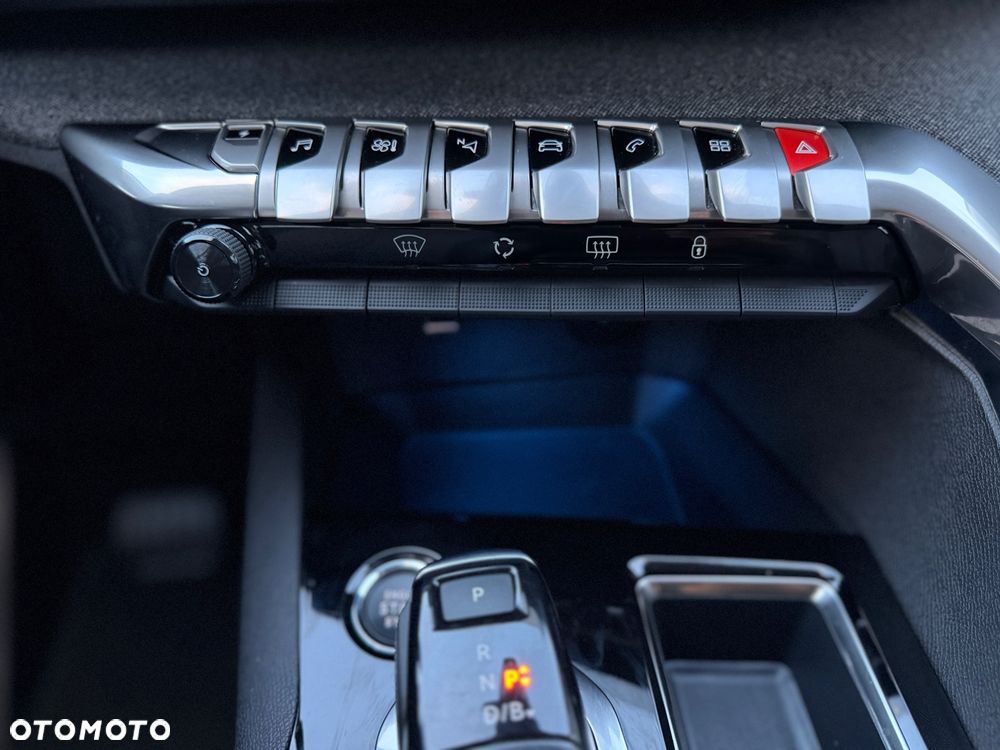 Peugeot 3008 1.6 PureTech HYbrid Allure S&S EAT8 - 20