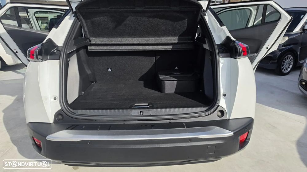 Peugeot e-2008 Allure - 6