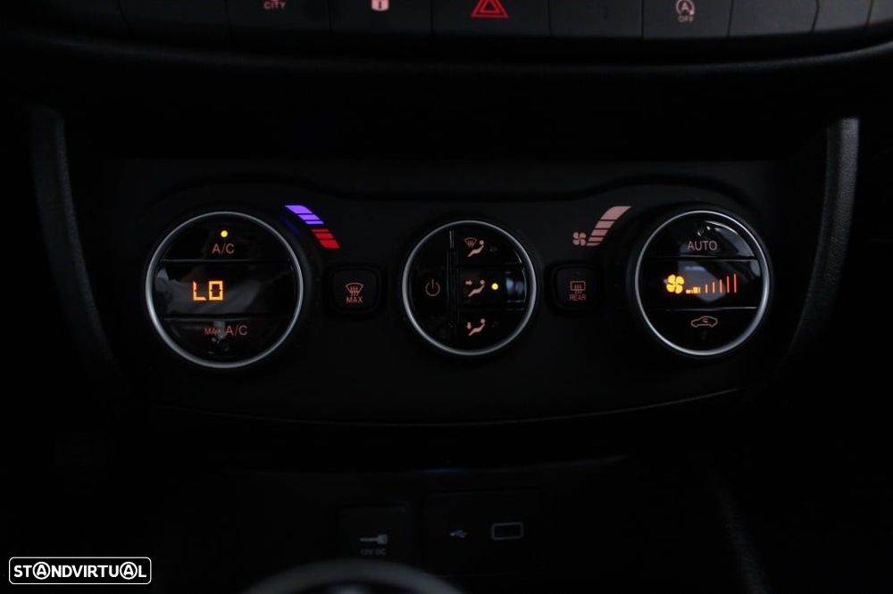 Fiat Tipo Station Wagon 1.3 M-Jet Lounge - 29