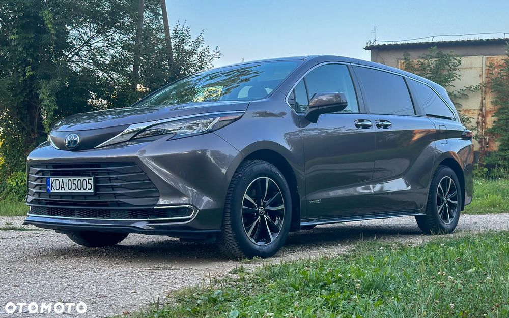 Toyota Sienna - 2