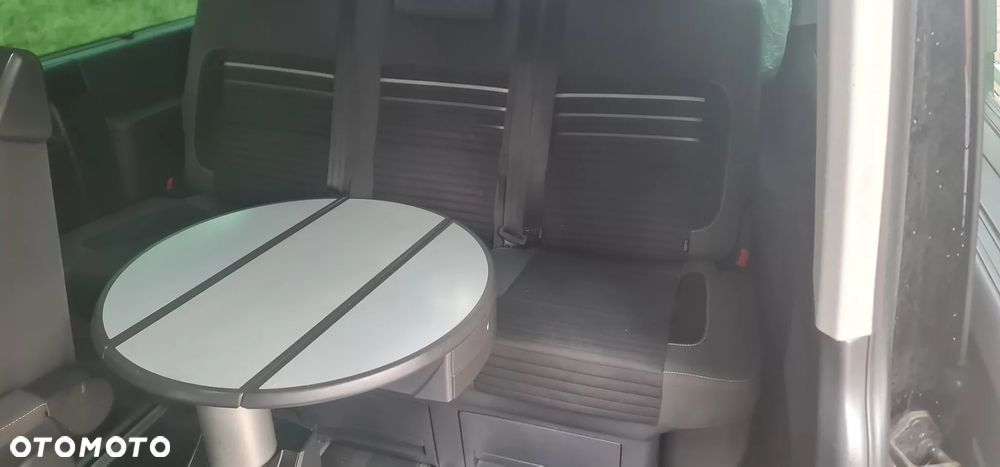 Volkswagen Multivan - 24