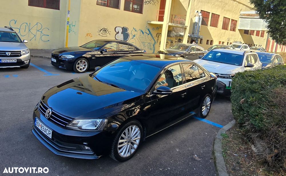 Volkswagen Jetta 2.0 TDI DSG Highline - 10
