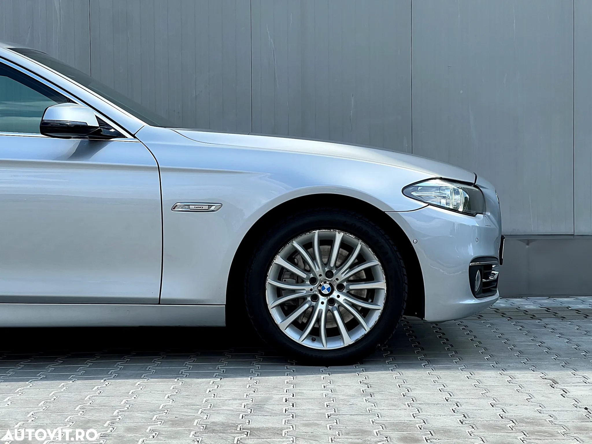 BMW Seria 5 530d xDrive - 13