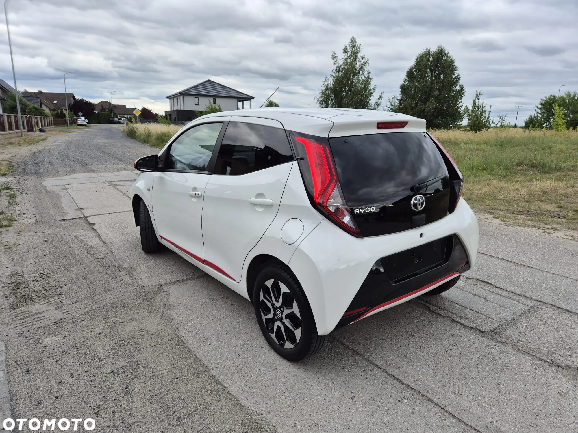 Toyota Aygo x.shift x-play connect - 6