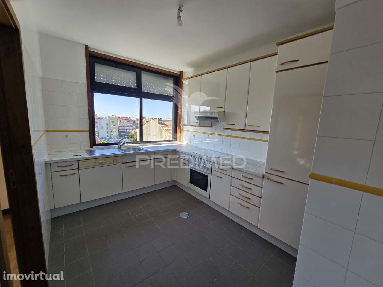 Apartamento T2 com garagem ao Márquez - Grande imagem: 2/22