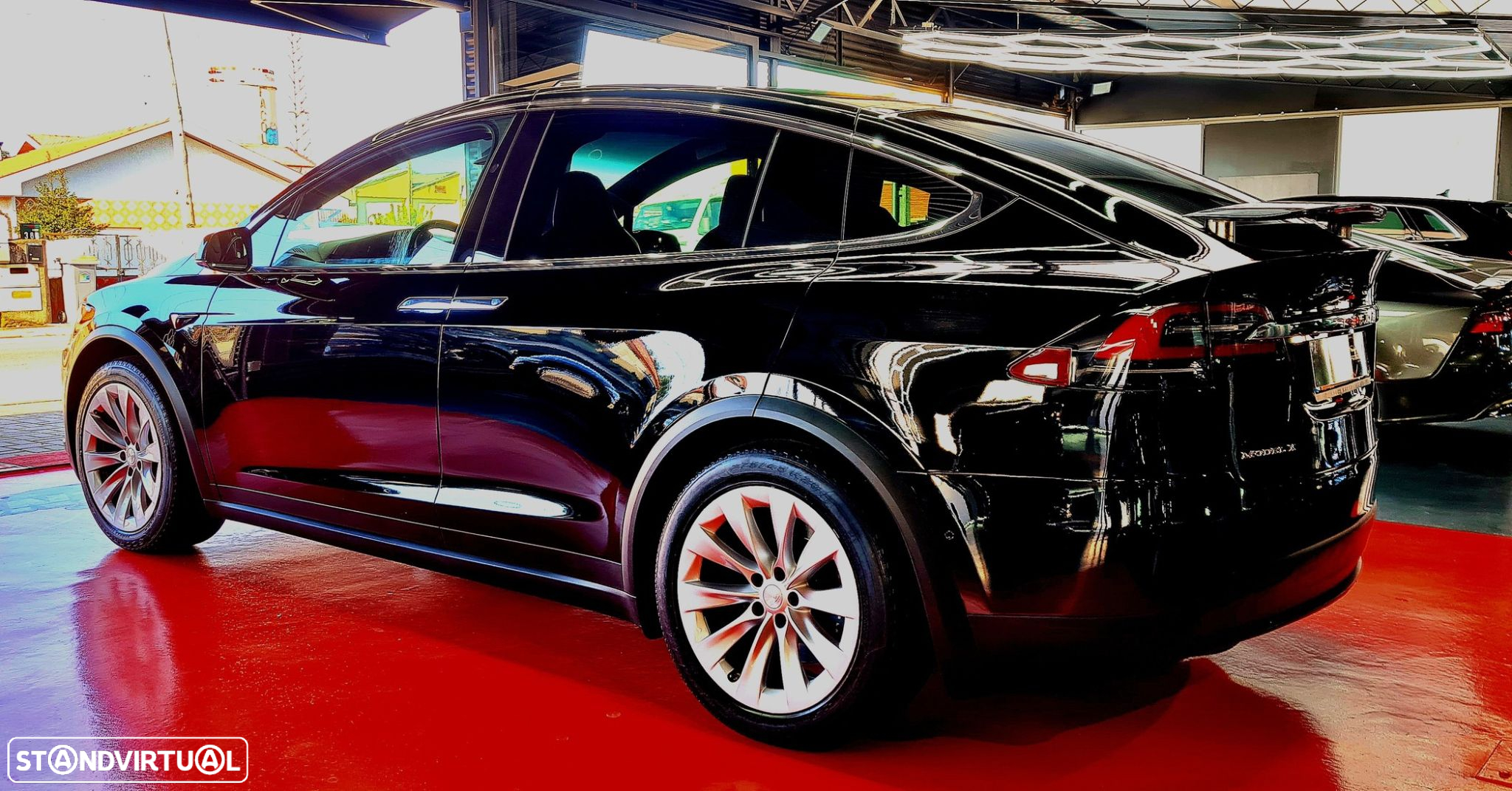 Tesla Model X - 8