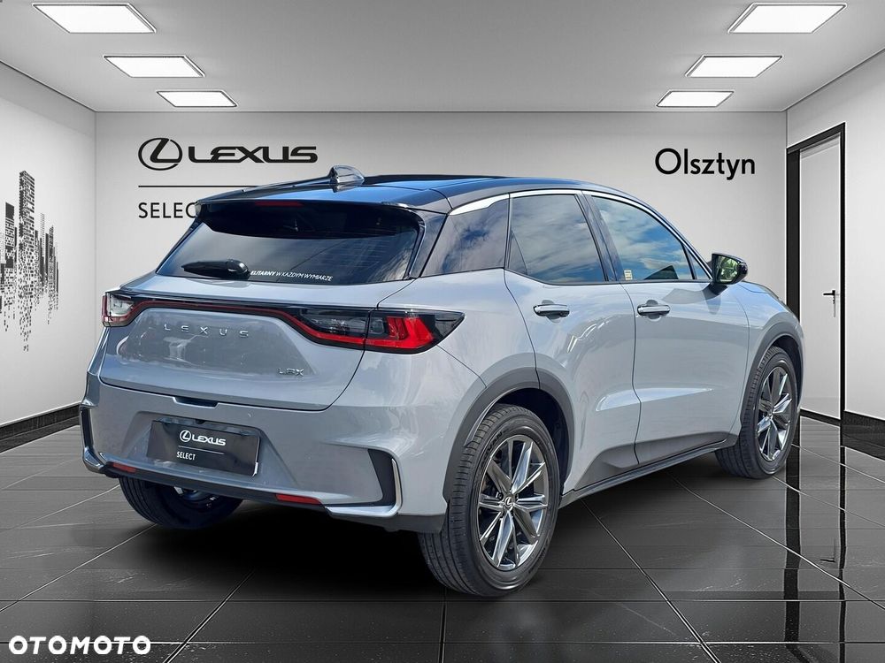 Lexus LBX - 6
