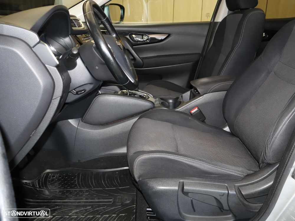 Nissan Qashqai 1.6 dCi Xtronic N-Connecta - 19