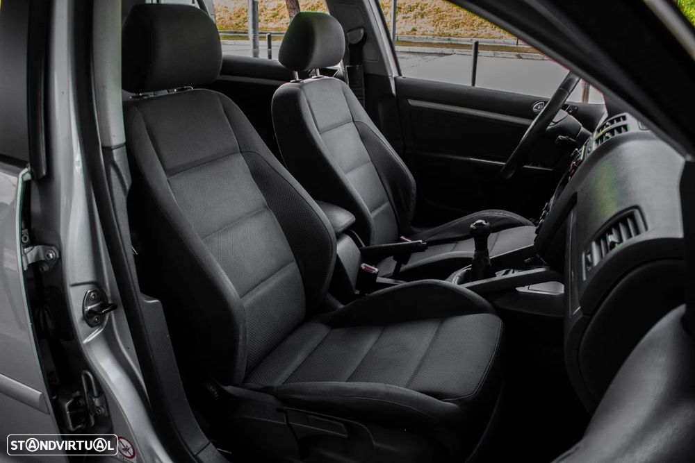 VW Golf 1.6 FSi Confortline - 25