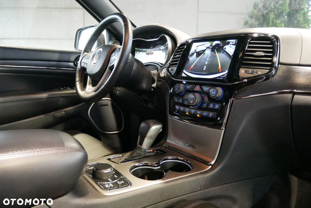 Jeep Grand Cherokee - 31