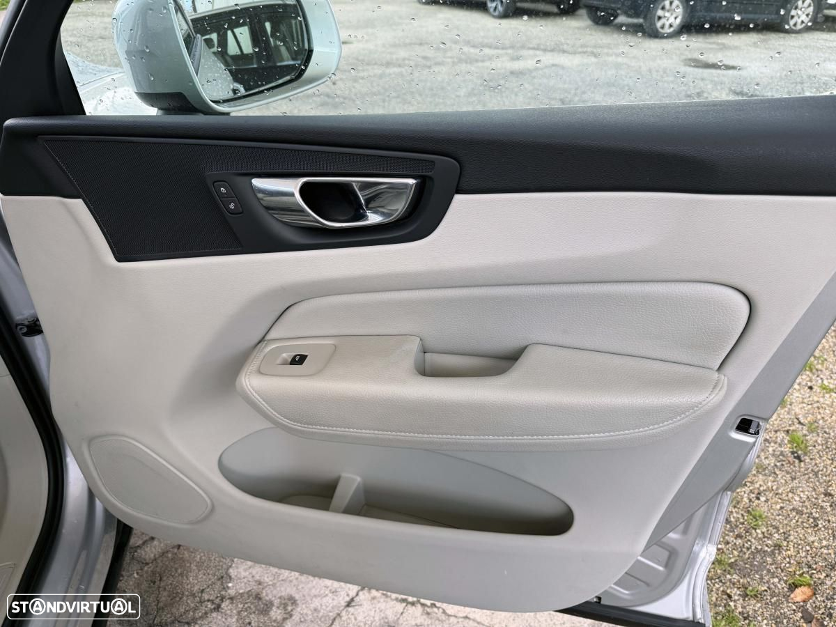 Volvo XC 60 2.0 D4 Momentum Plus Geartronic - 29