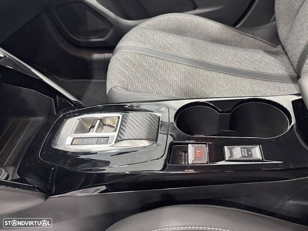 Peugeot 208 1.2 Hybrid Allure e-DCS6 - 20