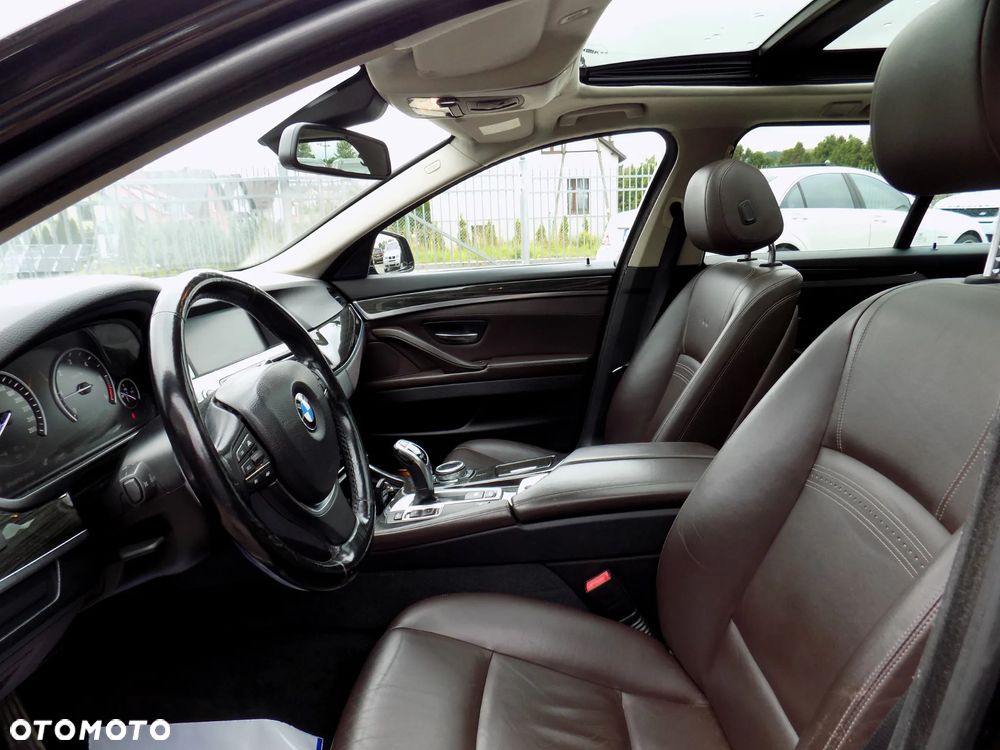 BMW Seria 5 525d Touring Sport-Aut Luxury Line - 14