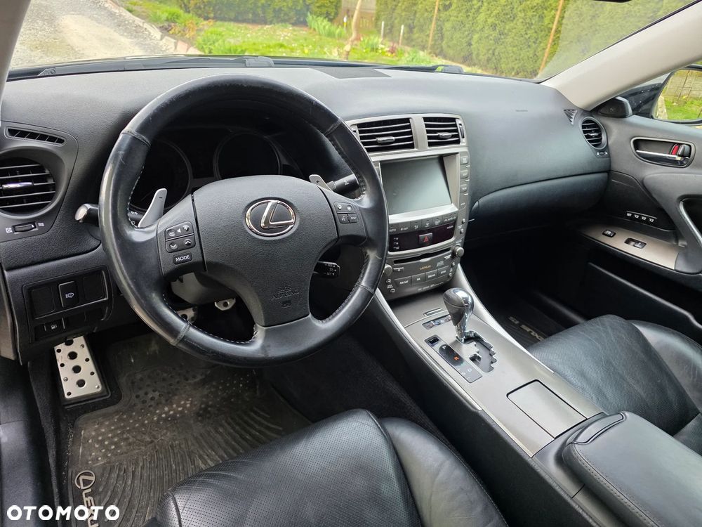 Lexus IS - 12