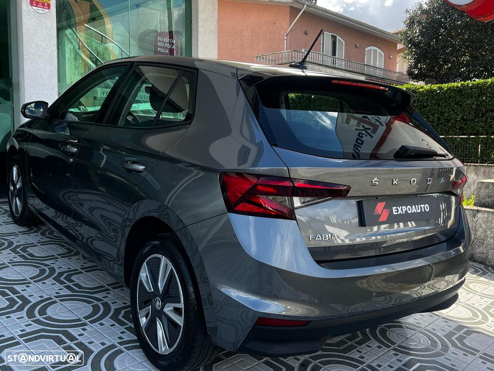 Skoda Fabia 1.0 MPI First Edition - 32