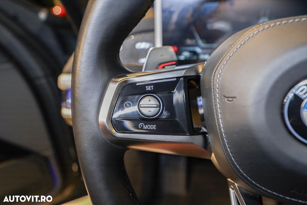 BMW Seria 7 740d xDrive MHEV - 35