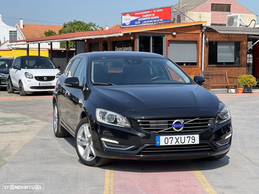 Volvo V60 D6 Plug-In-Hybrid AWD Geartronic Momentum - 1