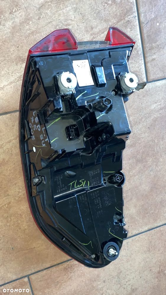 LAMPA LEWY TYŁ LED EUROPA X5 G05 H35A164B104 - 3