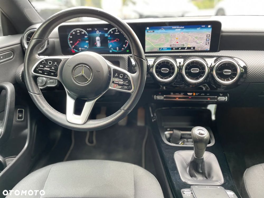 Mercedes-Benz CLA 180 AMG Line - 16