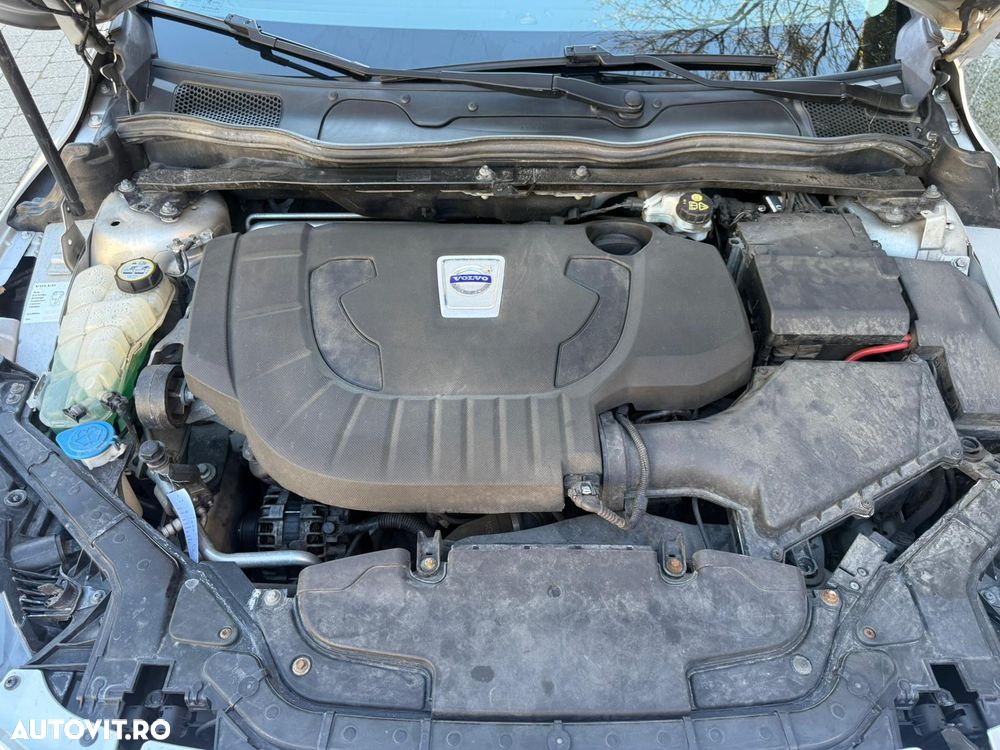 Volvo V40 D4 Momentum - 14