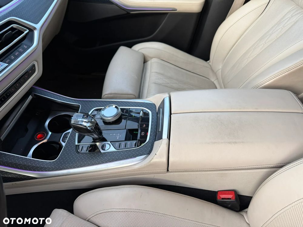 BMW X7 xDrive40d mHEV - 17