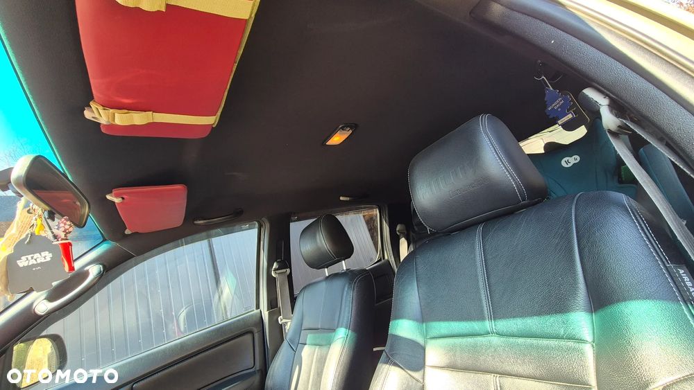 Toyota Hilux 2.5 D-4D SR5 - 32