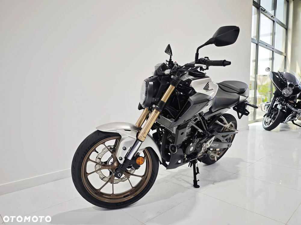 Honda CB - 12