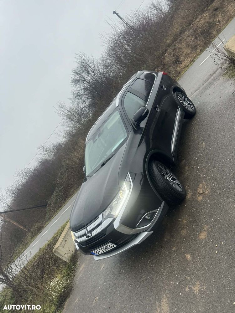 Mitsubishi Outlander - 1