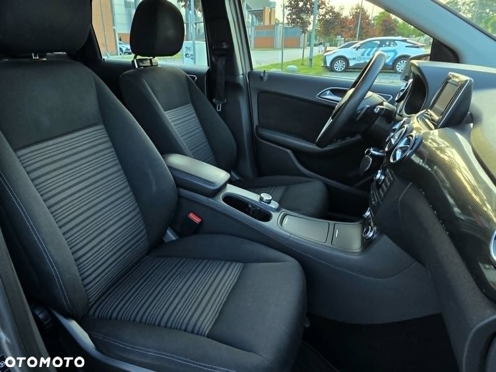 Mercedes-Benz Klasa B 180 7G-DCT Edition - 11