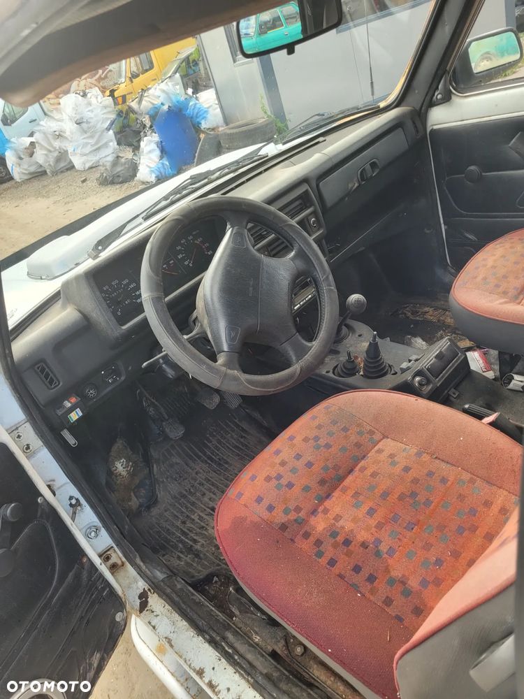 LADA NIVA 4x4 fotel kanapa deska kokpit podsufitka boczek podłokietnik licznik panel szyb stacyjka zestaw startowy - 1
