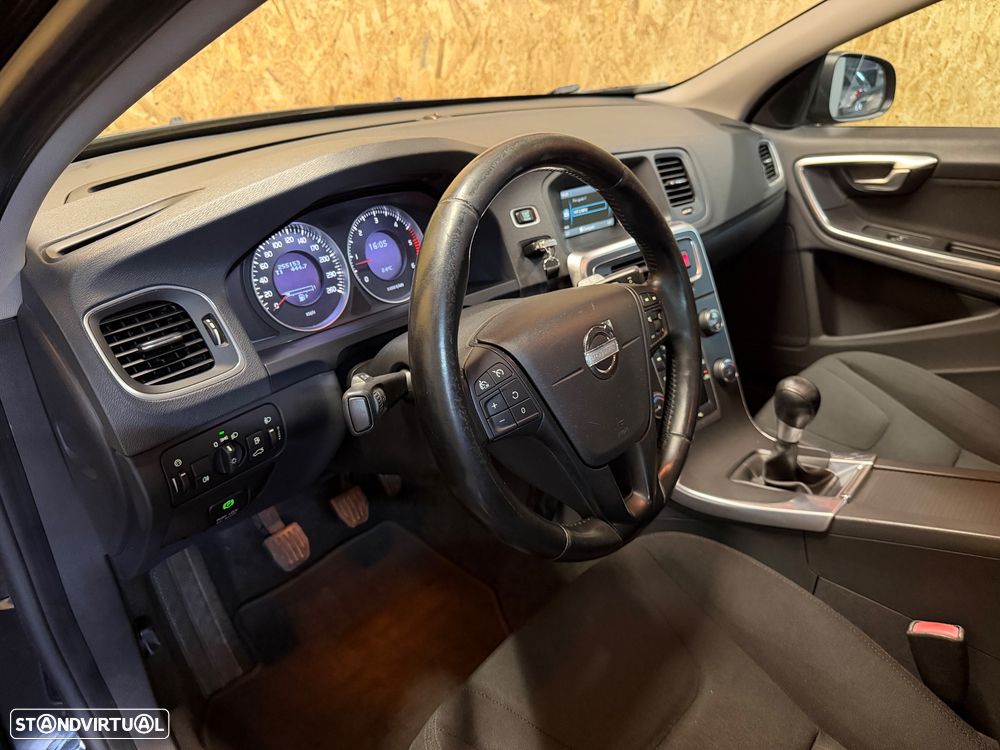 Volvo V60 2.0 D3 Momentum Start/Stop - 7