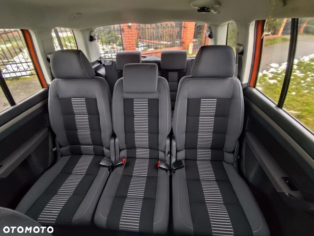 Volkswagen Touran 2.0 TDI Trendline DSG - 31