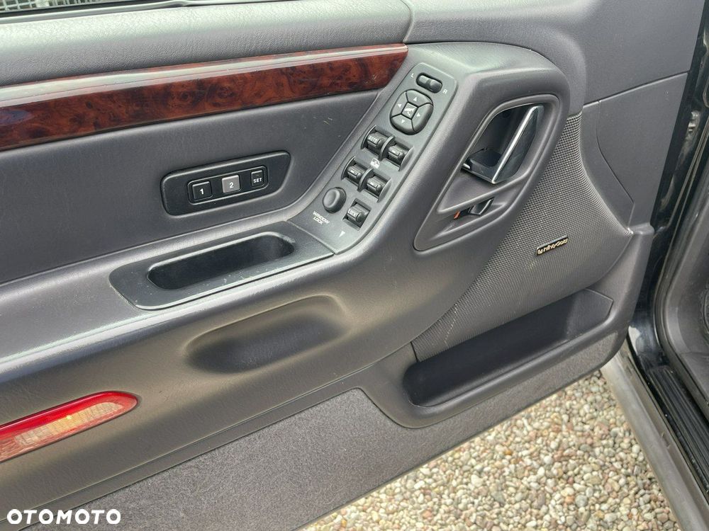 Jeep Grand Cherokee - 12