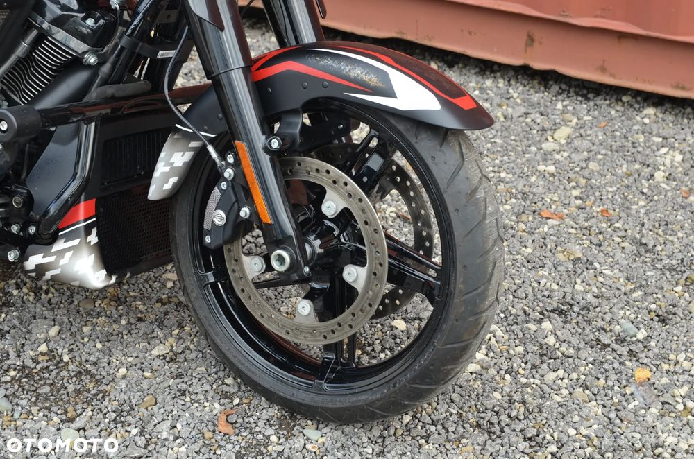 Harley-Davidson Touring Street Glide - 19
