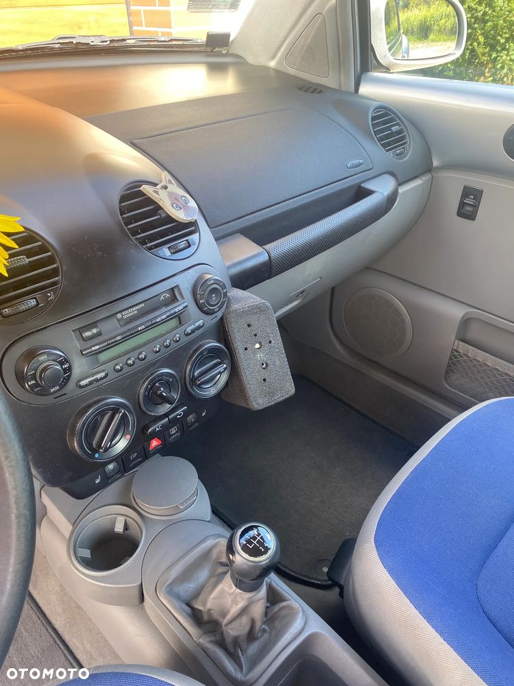 Volkswagen New Beetle - 14