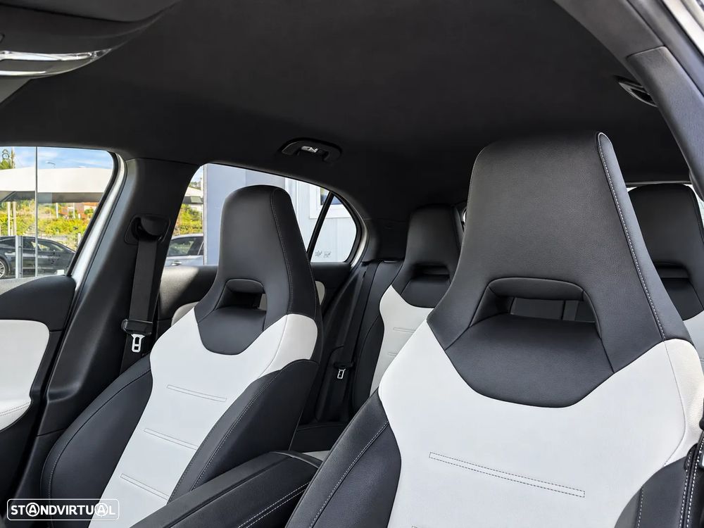 Mercedes-Benz A 180 AMG Line - 16