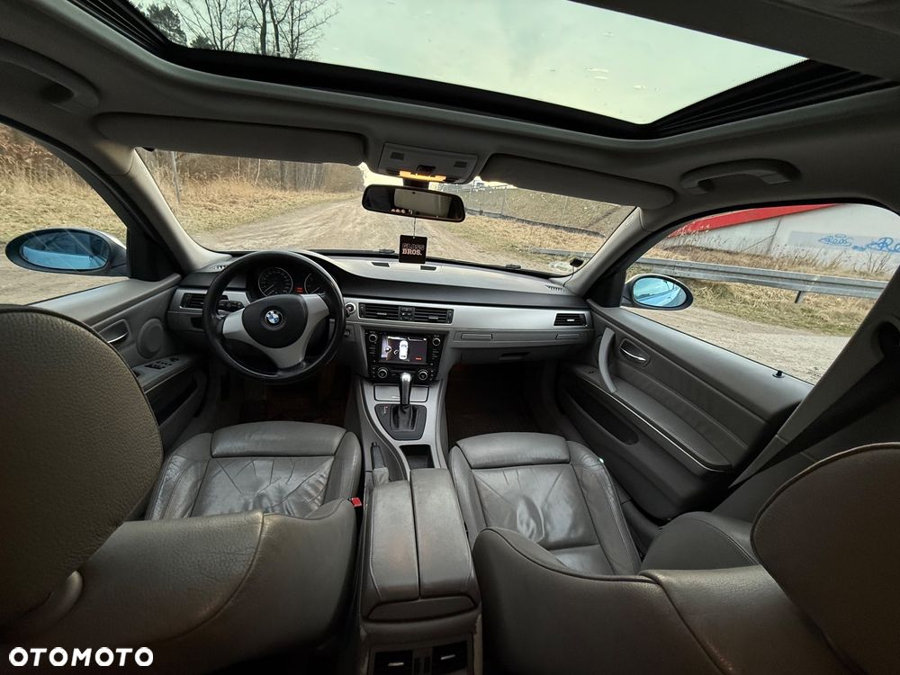 BMW Seria 3 320i - 5
